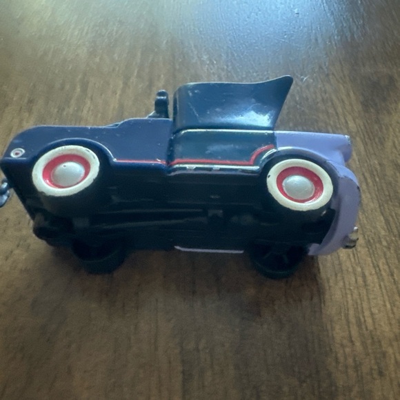 Disney Pixar Cars 2 - VAMPIRE DRACULA MATER 2013 - 1:55 Scale Diecast - Picture 7 of 8